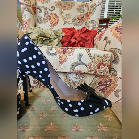 Betsey Johnson Polkadot Pumps - Picture 7 of 12